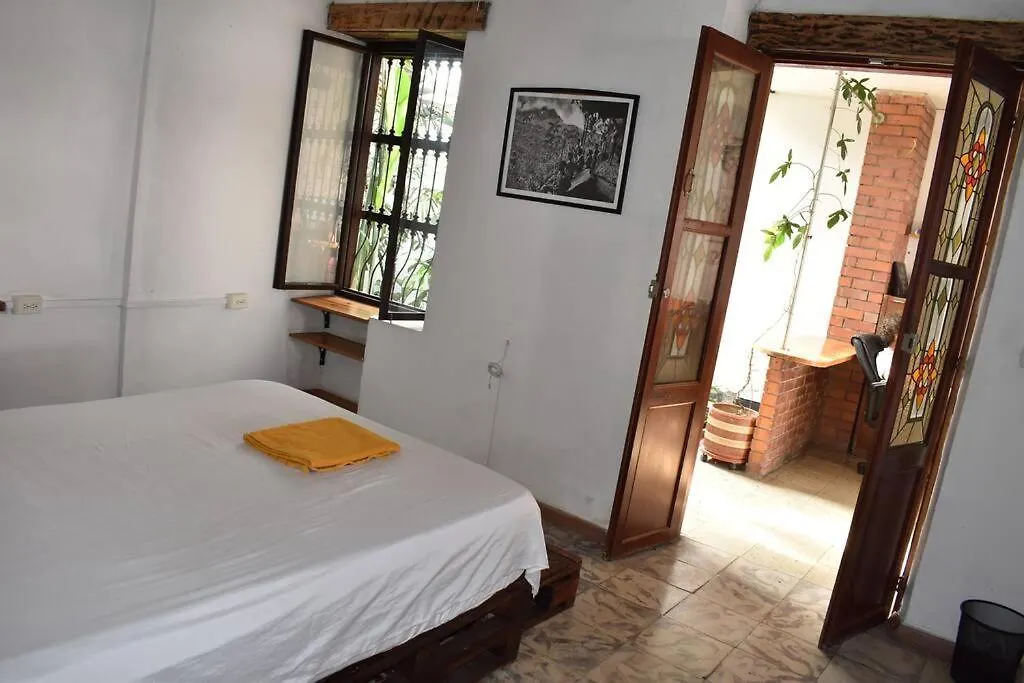Hostal Chontaduro Casa Colonial En Pleno Centro Historico De Cali- Se Alquila La Casa Entera Para 12 O 13 Personas O Por Habitaciones 民宿 卡利