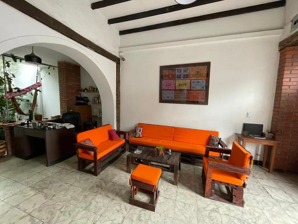 Hostal Chontaduro Casa Colonial En Pleno Centro Historico De Cali- Se Alquila La Casa Entera Para 12 O 13 Personas O Por Habitaciones 民宿